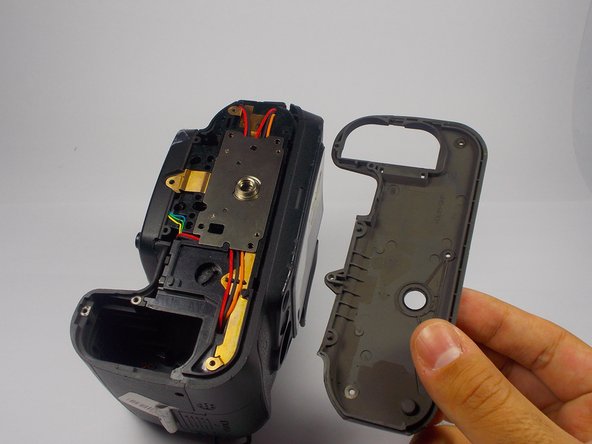 Nikon D90 Tripod Thread Plate Replacement, Removing the Bottom Case: crwdns2935265:03crwdnd2935265:02crwdnd2935265:02crwdne2935265:0