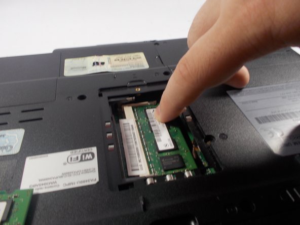 Toshiba Satellite A205-S4577 RAM Replacement: crwdns2935265:05crwdnd2935265:02crwdnd2935265:02crwdne2935265:0