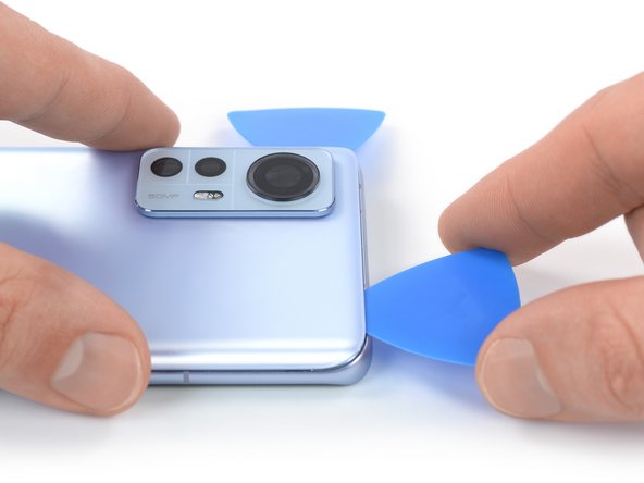 Xiaomi 12 Screen Replacement, Slice the top edge adhesive: crwdns2935265:06crwdnd2935265:02crwdnd2935265:02crwdne2935265:0