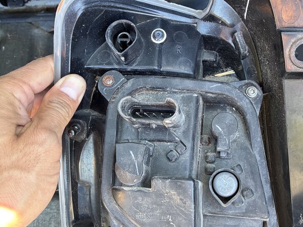 Fiat Stop Light Replacement: step 7, image 3 of 3