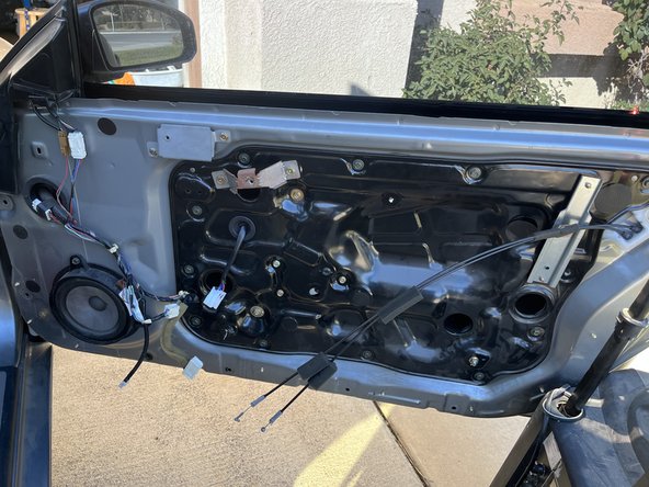 2006 Infiniti G35 Coupe Passenger Side Door Checker Replacement: crwdns2935265:07crwdnd2935265:03crwdnd2935265:03crwdne2935265:0