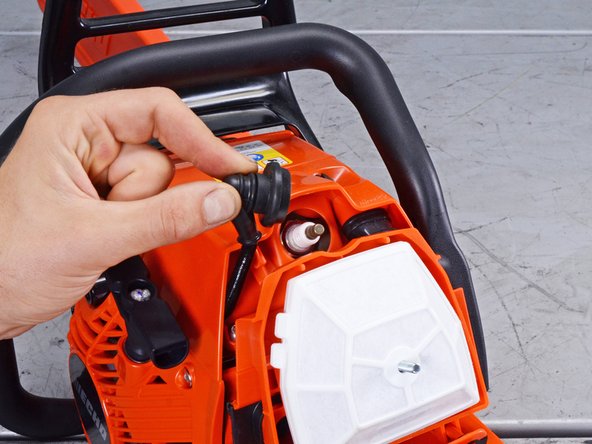Echo Chain Saw CS590 2019 Ignition Assembly Replacement, Disconnect the spark plug: crwdns2935265:04crwdnd2935265:03crwdnd2935265:03crwdne2935265:0