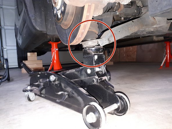 2010-2017 Suzuki Swift Front Springs Replacement, disconnect bottom strut assembly: crwdns2935265:00crwdnd2935265:01crwdnd2935265:03crwdne2935265:0
