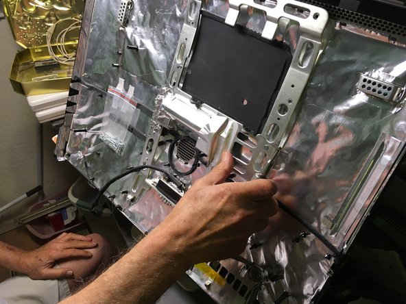 How to build a display using a iMac: step 4, image 3 of 3