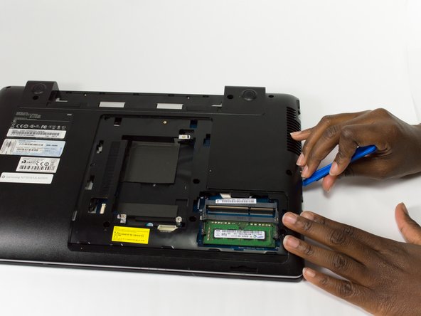 Samsung NP305E5A-A03US Optical Drive Replacement: crwdns2935265:08crwdnd2935265:02crwdnd2935265:02crwdne2935265:0