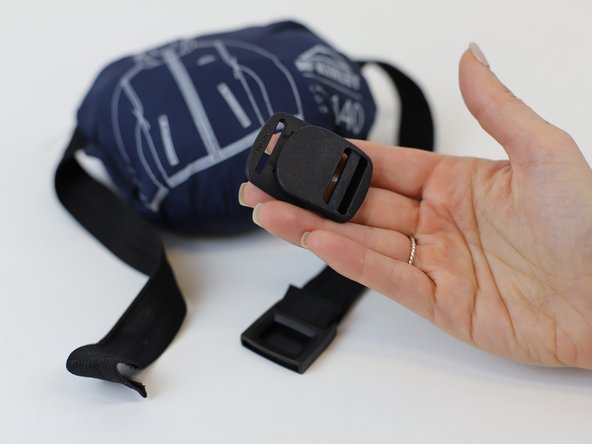 How to Change the Buckle of a Jacket Bag, Locate the repair area: crwdns2935265:01crwdnd2935265:02crwdnd2935265:02crwdne2935265:0