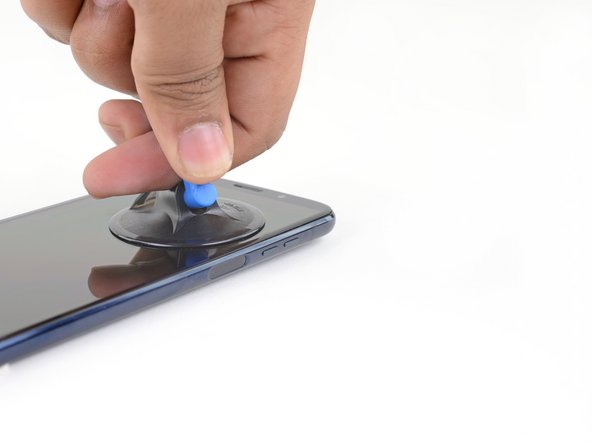 Motorola Moto Z3 Play Battery Replacement, Cut the Display Adhesive: crwdns2935265:03crwdnd2935265:02crwdnd2935265:03crwdne2935265:0