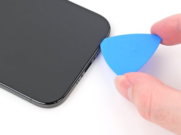 iPhone Air Back Glass Replacement, Separate the bottom edge adhesive: crwdns2935265:08crwdnd2935265:02crwdnd2935265:03crwdne2935265:0