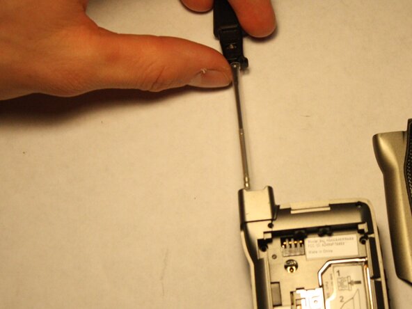 Motorola Nextel i880 Antenna Replacement: crwdns2935265:04crwdnd2935265:01crwdnd2935265:01crwdne2935265:0