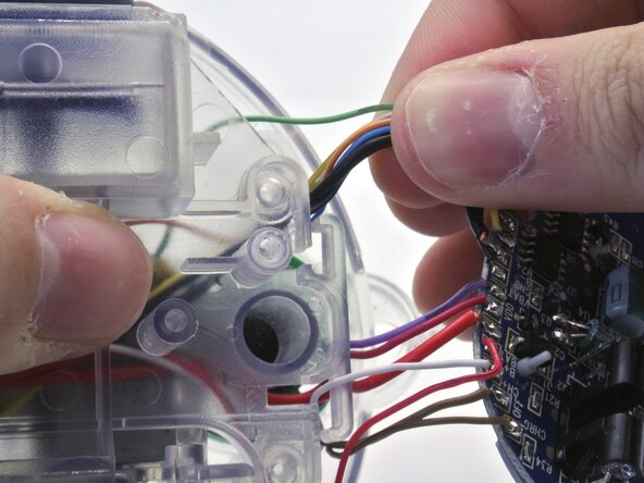 Disassembling the Blue-Bot, Getting the cables out of the way: crwdns2935265:06crwdnd2935265:03crwdnd2935265:03crwdne2935265:0