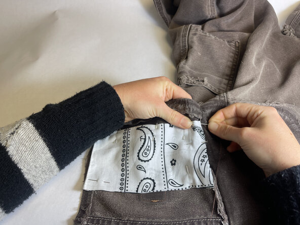How to Patch Back Pants Pocket: 步骤 4 中的图像 2，3