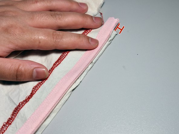 Replacing an Invisible Zipper: crwdns2935265:03crwdnd2935265:02crwdnd2935265:02crwdne2935265:0