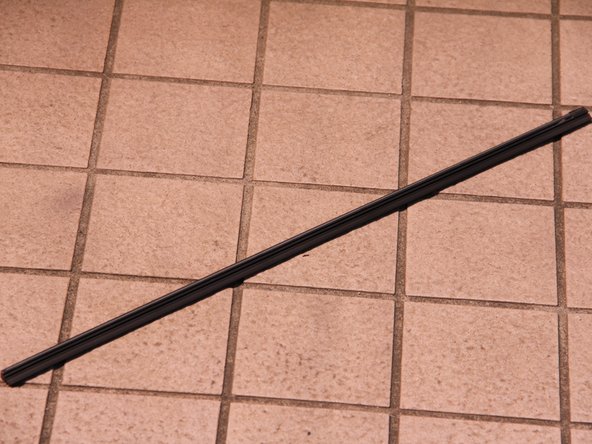 How to Replace the Windshield Wiper Blade for Honda Spike 2006, Removing the Wiper Blade: crwdns2935265:04crwdnd2935265:02crwdnd2935265:03crwdne2935265:0