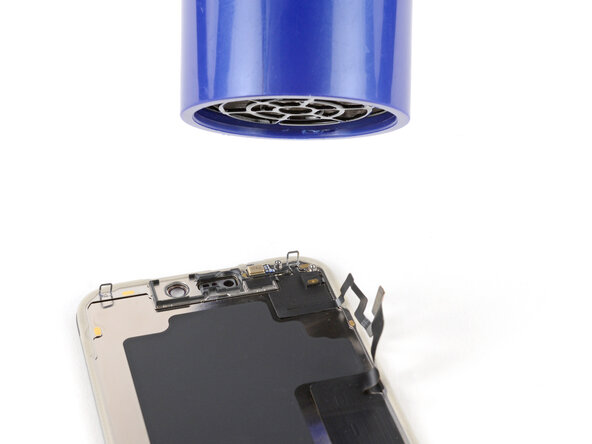 iPhone 17 Pro Screen Replacement, Heat the front sensors: crwdns2935265:026crwdnd2935265:01crwdnd2935265:01crwdne2935265:0