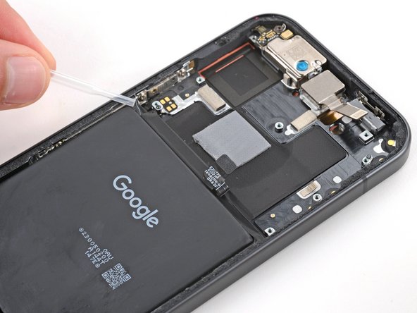 Google Pixel 9 Battery Replacement, Apply isopropyl alcohol: 34 단계, 이미지 2개 중 2개