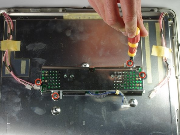 Apple Cinema Display M8149 LCD Screen Replacement, Voltage Inverter: crwdns2935265:010crwdnd2935265:02crwdnd2935265:03crwdne2935265:0