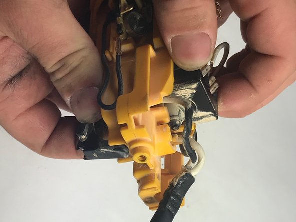 DeWalt DWE4011 Power Cable Replacement: crwdns2935265:05crwdnd2935265:02crwdnd2935265:02crwdne2935265:0