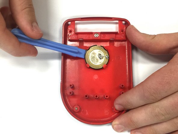 Connect Four Electronic Handheld Speaker Replacement, Replacing the speaker: crwdns2935265:04crwdnd2935265:02crwdnd2935265:03crwdne2935265:0