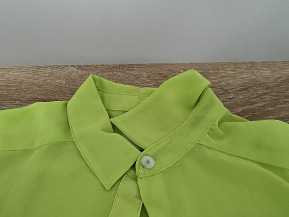 How to Replace a Button on a Shirt: crwdns2935265:010crwdnd2935265:03crwdnd2935265:03crwdne2935265:0