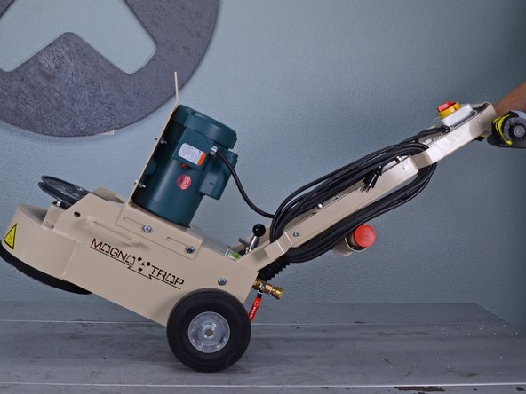 EDCO Disk Grinder 50200-HD Sheave Replacement, Tilt the machine: crwdns2935265:011crwdnd2935265:02crwdnd2935265:03crwdne2935265:0