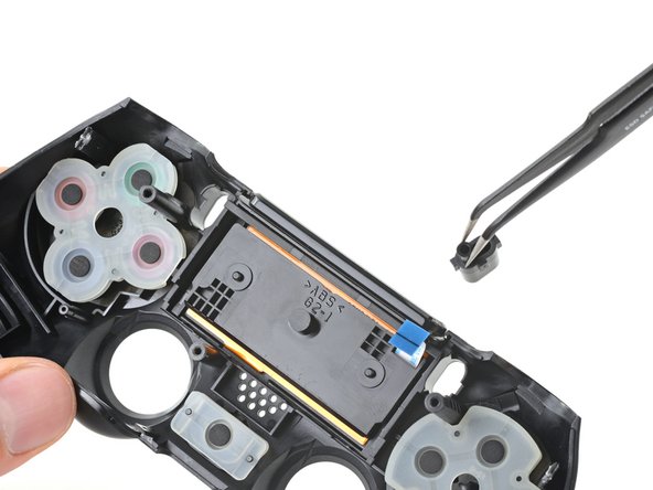 DualShock 4 (CUH-ZCT1U) Buttons Replacement, Remove the Share and Options buttons: crwdns2935265:021crwdnd2935265:03crwdnd2935265:03crwdne2935265:0