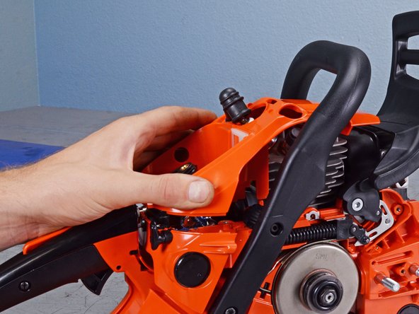 Echo Chain Saw CS4910 2020 Oiler System Replacement, Remove the engine cover: crwdns2935265:024crwdnd2935265:02crwdnd2935265:03crwdne2935265:0