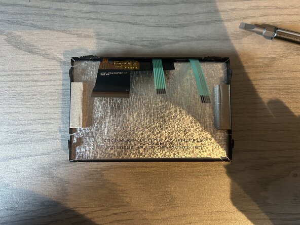 Elgato Stream Deck Classic Teardown, Remove the screen module: crwdns2935265:07crwdnd2935265:02crwdnd2935265:03crwdne2935265:0