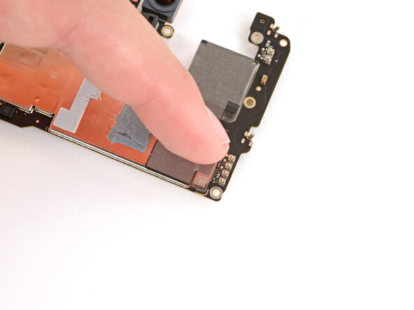 Google Pixel 9a Logic Board Replacement, Install the rear cameras: passo 31, immagine 2 di 3