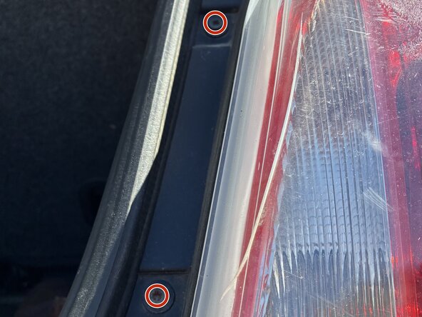 Fiat Stop Light Replacement, Stop Light: step 5, image 2 of 3