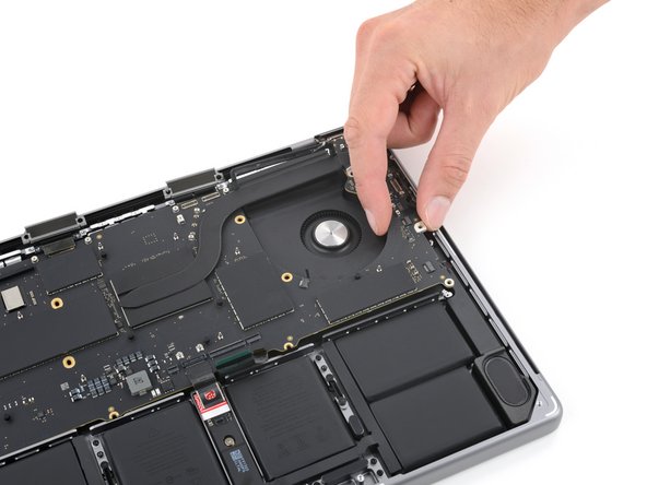 MacBook Pro 14" Late 2023 (M3) USB-C Ports Replacement, Pry up the logic board: crwdns2935265:050crwdnd2935265:03crwdnd2935265:03crwdne2935265:0