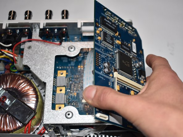 SONOS ZP100 Netzwerkkarte tauschen, Netzwerkkarte anheben: crwdns2935265:016crwdnd2935265:03crwdnd2935265:03crwdne2935265:0