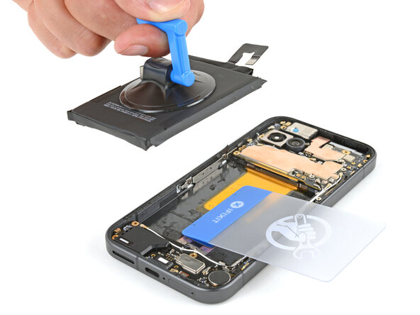 Google Pixel 9a Battery Replacement, Remove the battery: passo 25, immagine 3 di 3