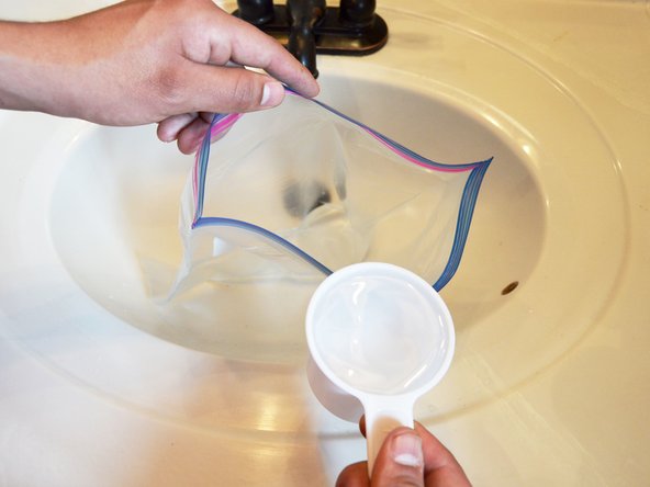 How to Remove Calcium Buildup from a Shower Head: crwdns2935265:04crwdnd2935265:02crwdnd2935265:03crwdne2935265:0