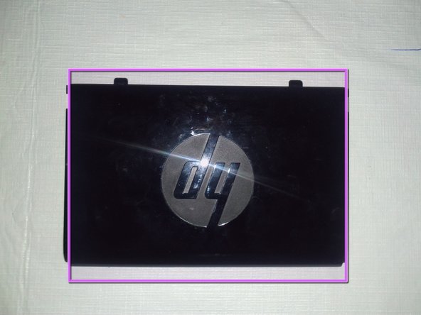 Removing back panel and components to to get to CPU: passo 7, immagine 2 di 2