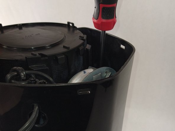 Black and Decker CM0700BZ Water Piping Replacement: crwdns2935265:010crwdnd2935265:02crwdnd2935265:03crwdne2935265:0