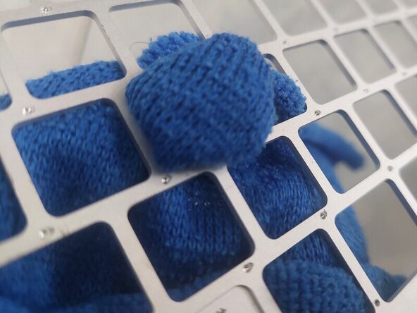 MacBook Pro 13" Retina Display Mid 2014 Keyboard Replacement, Remove any remaining rivets and dirt: crwdns2935265:06crwdnd2935265:03crwdnd2935265:03crwdne2935265:0