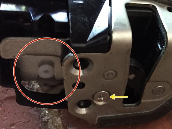 2012 Toyota Highlander Door Lock Actuator Motor Replacement, Re-attach the latch component: crwdns2935265:023crwdnd2935265:02crwdnd2935265:02crwdne2935265:0