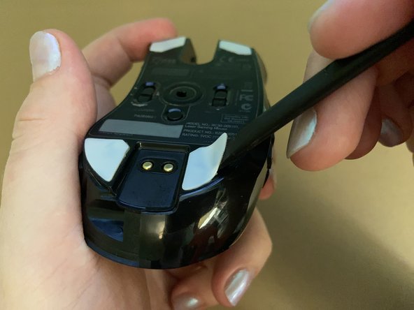 Razer Naga Epic Mouse Initial Disassembly, Remove mouse feet: crwdns2935265:05crwdnd2935265:02crwdnd2935265:03crwdne2935265:0