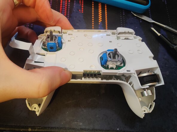 Disassembling 8BitDo Ultimate Bluetooth Controller, Access all internal components: crwdns2935265:06crwdnd2935265:02crwdnd2935265:03crwdne2935265:0