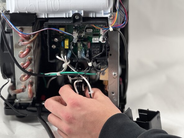 Euhomy IM-06D Compressor Relay Replacement: crwdns2935265:07crwdnd2935265:02crwdnd2935265:03crwdne2935265:0