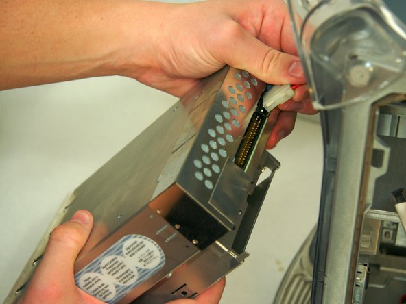 Disassembling Power Mac G4 M5183 DVD-ROM Drive: crwdns2935265:04crwdnd2935265:03crwdnd2935265:03crwdne2935265:0