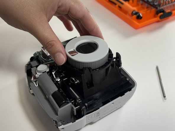 Fujifilm Instax Mini 9 Flash Capacitor Replacement, Separate Camera Shell: crwdns2935265:08crwdnd2935265:03crwdnd2935265:03crwdne2935265:0