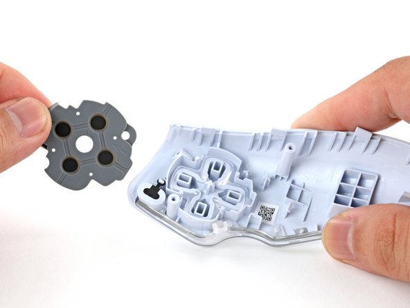 PlayStation Portal D-pad Replacement, Remove the button cover: crwdns2935265:028crwdnd2935265:02crwdnd2935265:03crwdne2935265:0