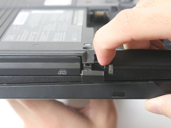 IBM ThinkPad T30 Optical Drive Replacement: crwdns2935265:03crwdnd2935265:02crwdnd2935265:02crwdne2935265:0