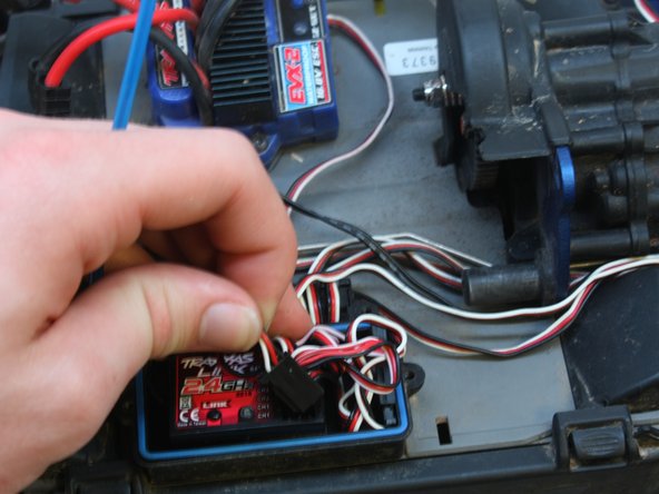 Traxxas Summit Steering Assembly Servo Replacement: crwdns2935265:09crwdnd2935265:02crwdnd2935265:03crwdne2935265:0