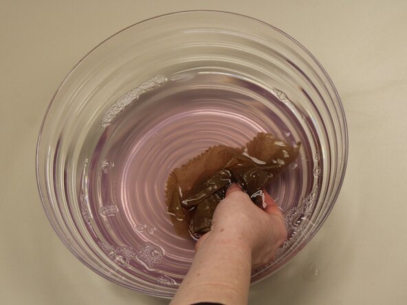 How to Remove a Blood Stain from Satin: crwdns2935265:03crwdnd2935265:02crwdnd2935265:02crwdne2935265:0