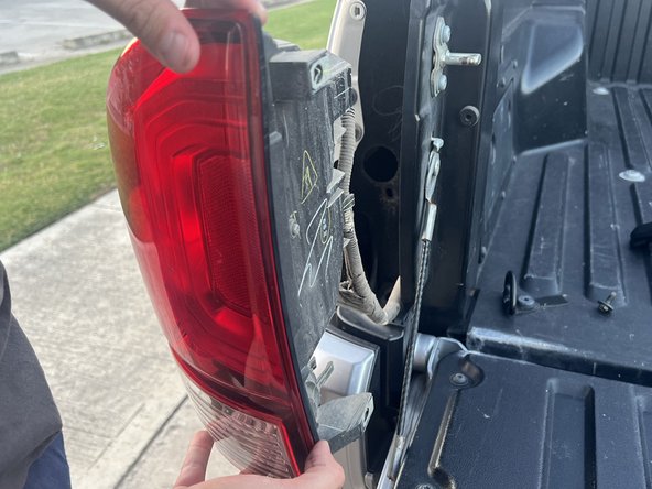 3rd Generation Toyota Tacoma Tail Light Replacement: crwdns2935265:03crwdnd2935265:02crwdnd2935265:02crwdne2935265:0