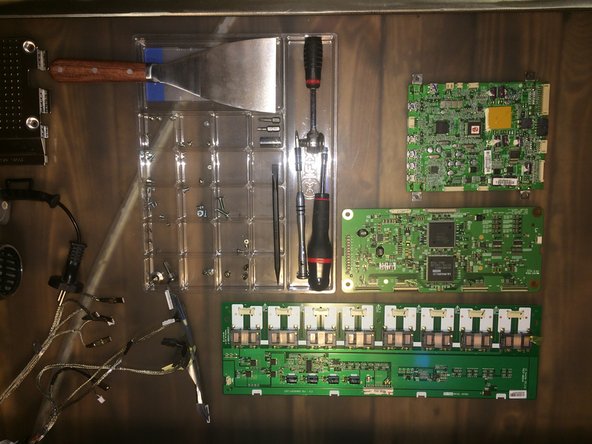 Apple Cinema HD Display 30" Teardown, Démontage terminé de la partie électronique: crwdns2935265:017crwdnd2935265:02crwdnd2935265:02crwdne2935265:0