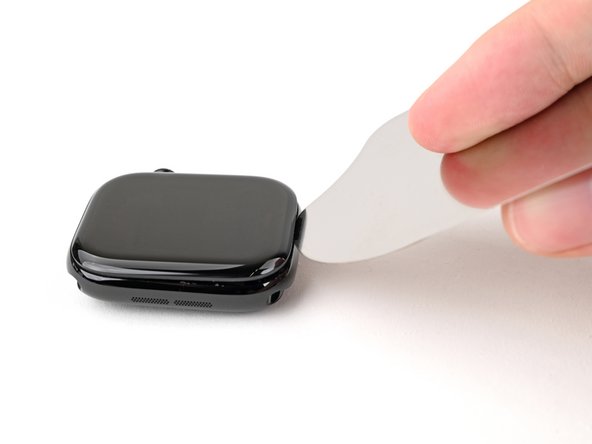 Apple Watch Series 7 Battery Replacement, Pry up the screen: crwdns2935265:05crwdnd2935265:01crwdnd2935265:02crwdne2935265:0