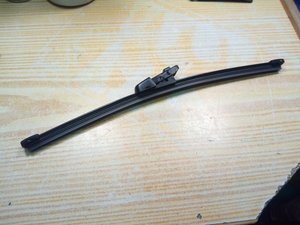 Solución casera a sonido de escobillas limpia parabrisas, envejecidas resecas por el sol.